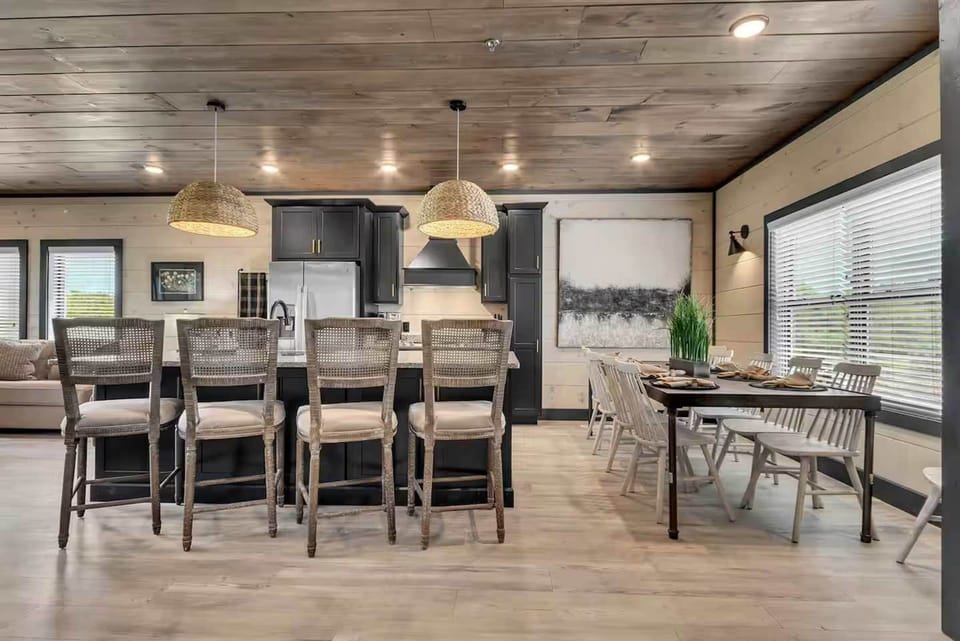 House | 5 bedrooms, high-speed internet