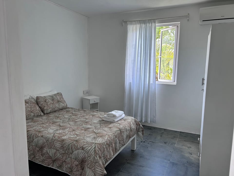 Blackout drapes, WiFi (free)