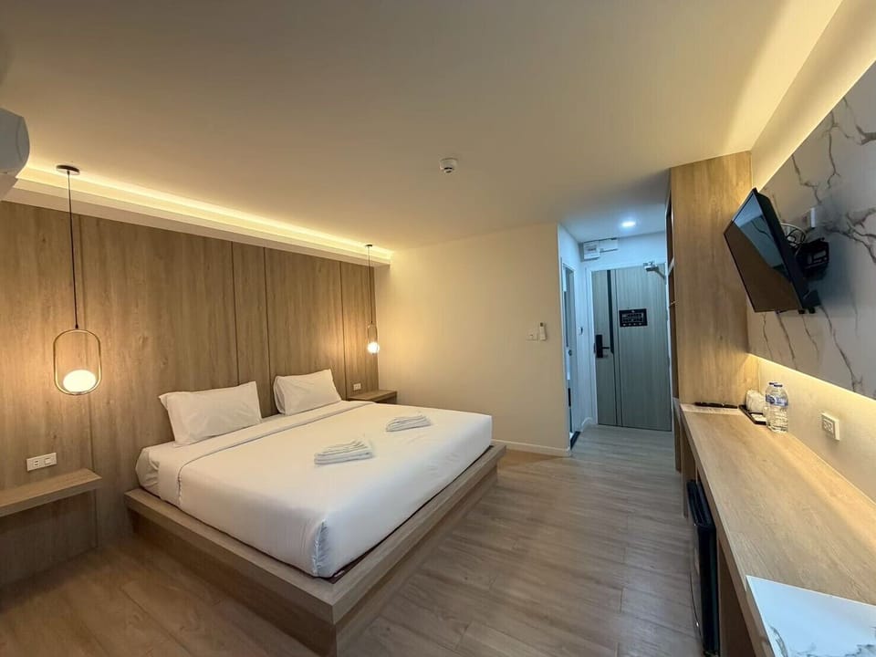 Superior Double Room Single Use, Balcony, Courtyard View | Hypo-allergenic bedding, desk, free WiFi, bed sheets