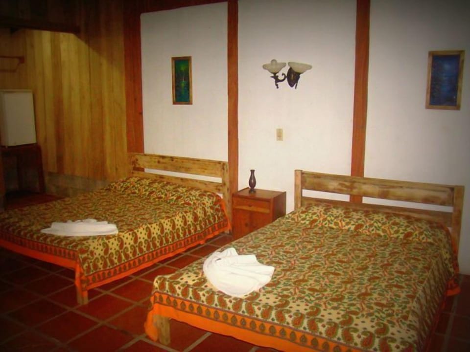 Premium bedding, minibar, desk, WiFi (free)
