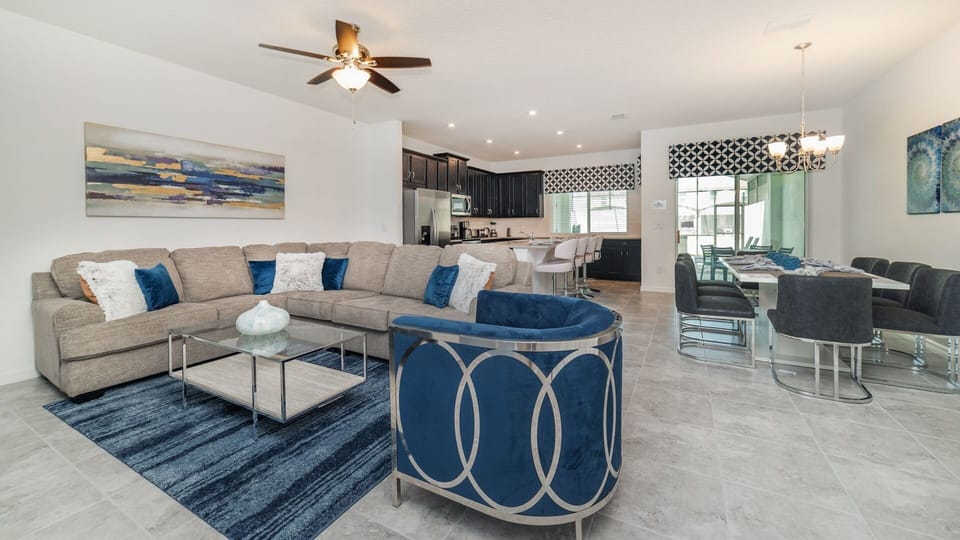 Villa (4 Bedrooms) | Front of property