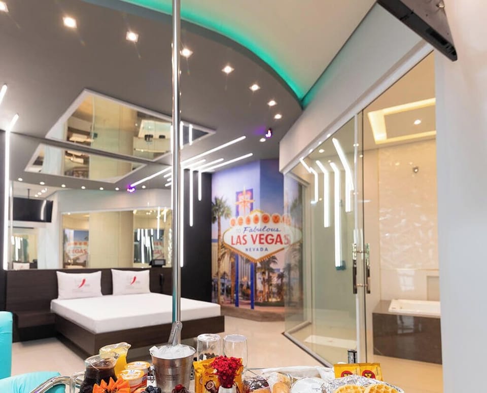 Luxury Suite | Premium bedding, WiFi (free), bed sheets