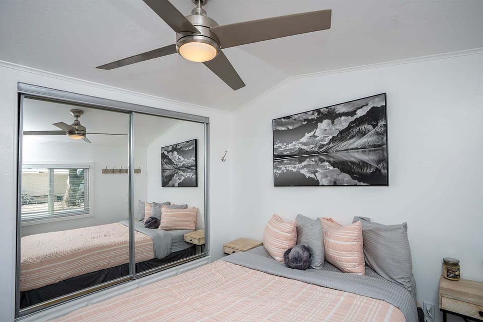 Picture Perfect at Sam's Beachcomber! Villa in Lake Havasu City