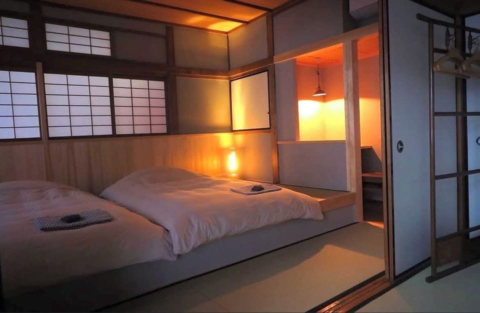 Desk, laptop workspace, WiFi (free), bed sheets