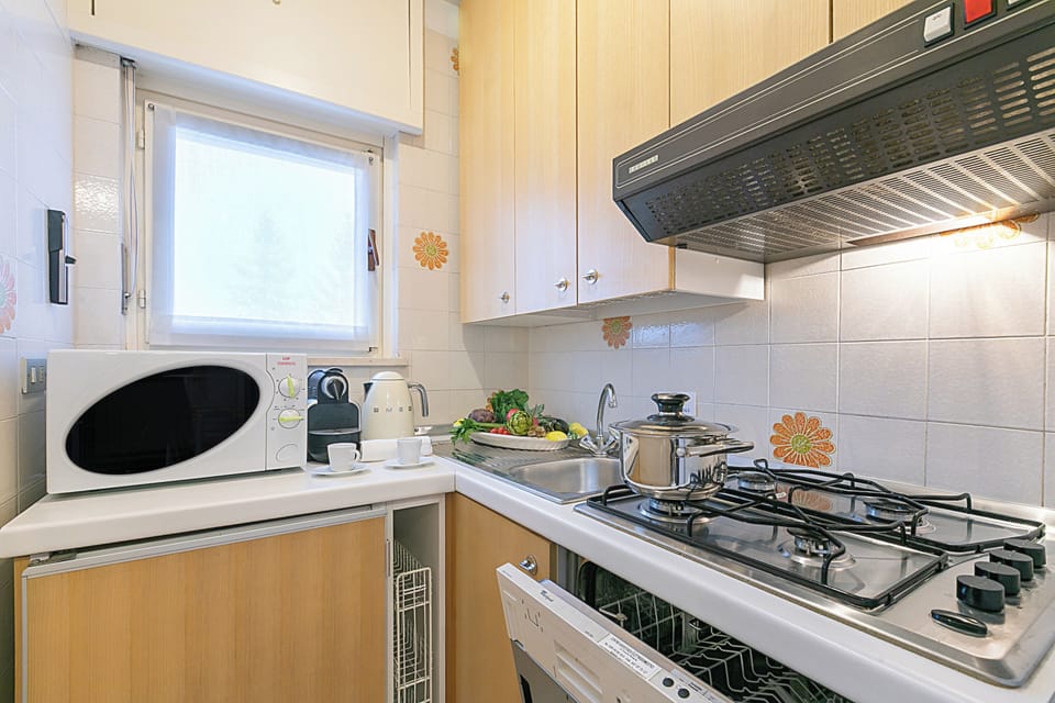 Standard Apartment, 2 Bedrooms, Balcony (Home Cotolivier 59) | Private kitchen