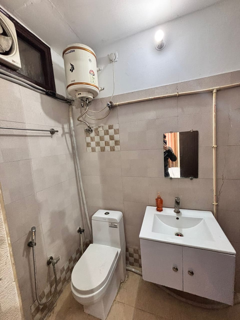 Deluxe Room | Bathroom | Shower, bathrobes, bidet, towels