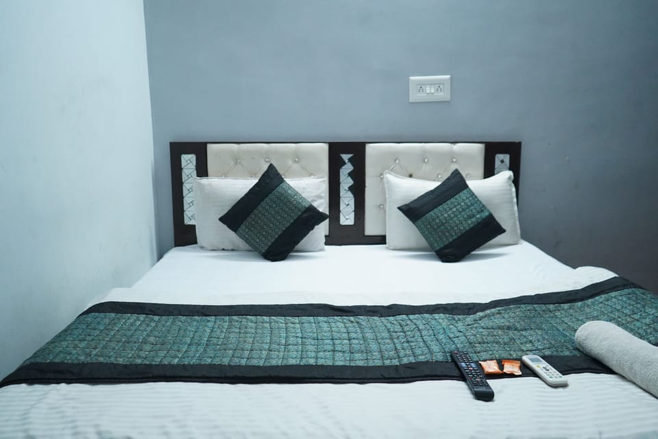 Deluxe Double Room, Balcony | Desk, free WiFi, bed sheets