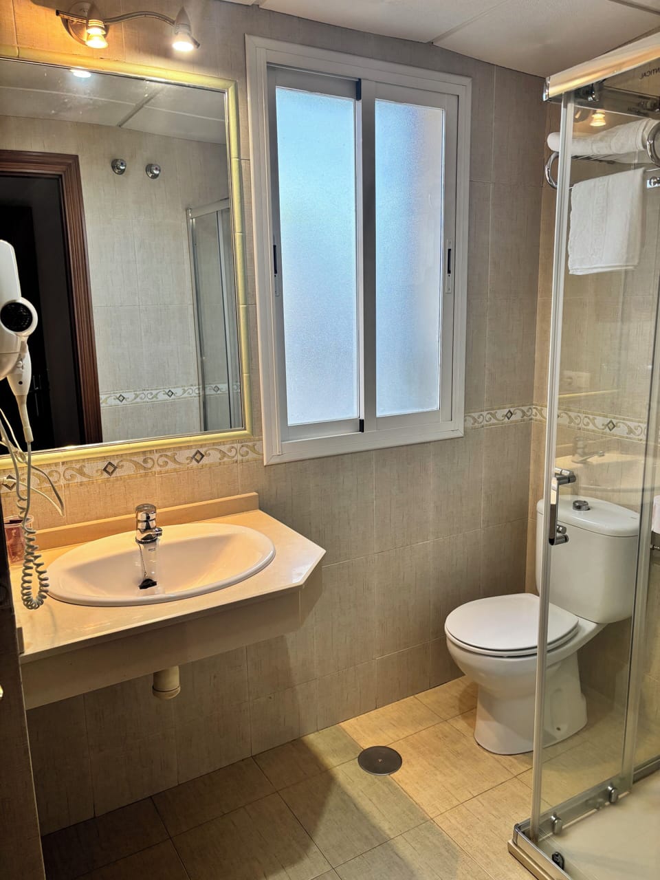 Basic Double Room | Bathroom