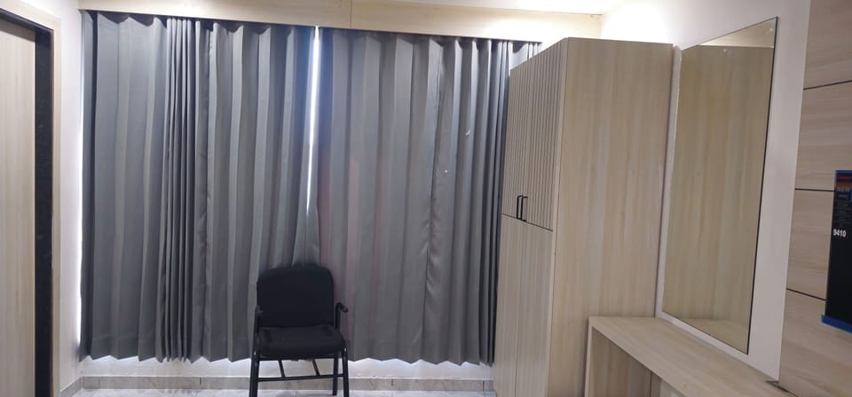 Deluxe Double Room, City View | Interior