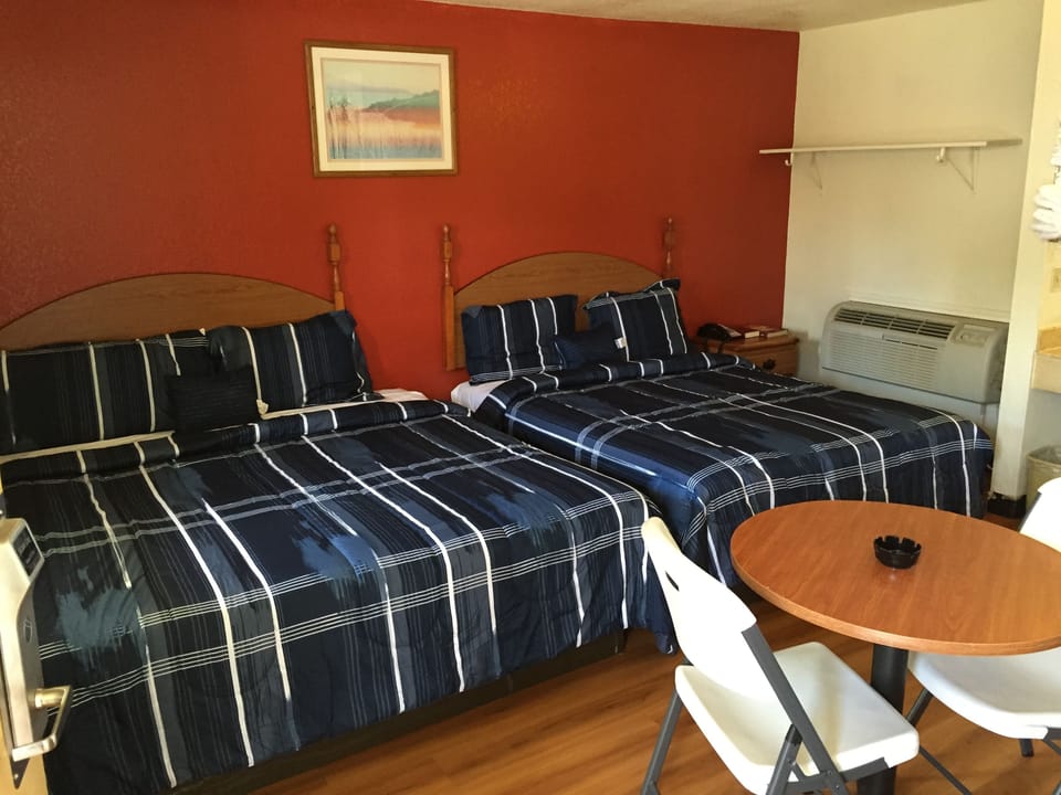 Standard Room, 2 Double Beds, Smoking | Desk, iron/ironing board, rollaway beds, free WiFi
