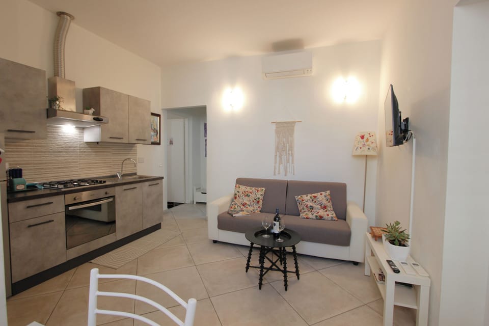 Apartment | Living area | Flat-screen TV