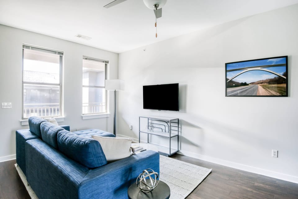 Deluxe Apartment | Living area | TV