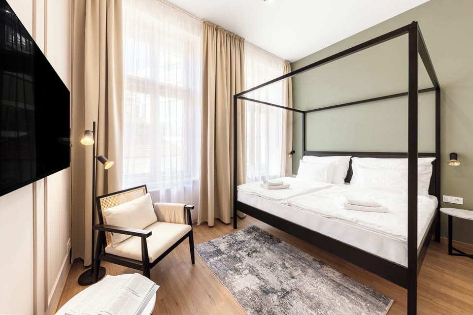 Superior double room with kitchenette | In-room safe, WiFi (free), bed sheets