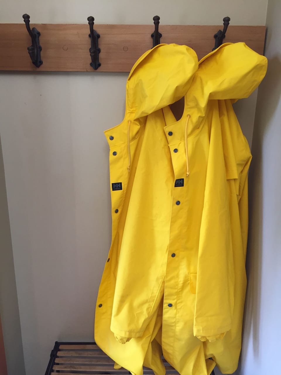 Black Bear Suite | Living area | 40-inch Smart TV with digital channels, TV, DVD player