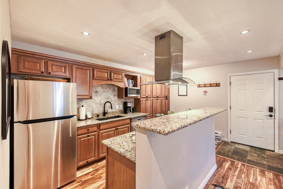 Condo, 2 Bedrooms | Private kitchen | Fridge, oven, coffee/tea maker, toaster
