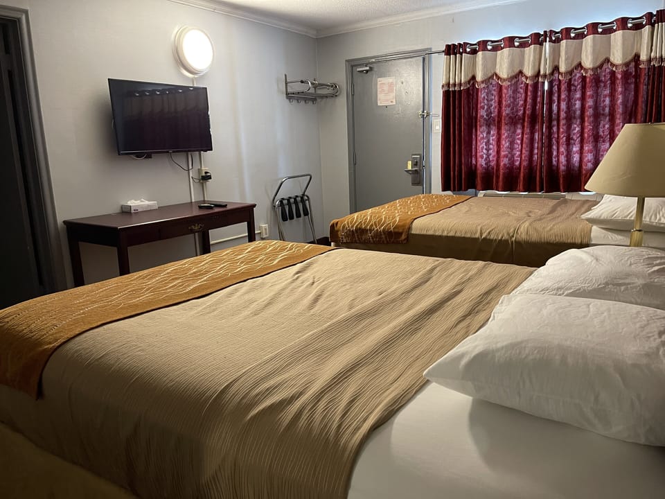 Standard Room, 2 Queen Beds | Desk, free WiFi