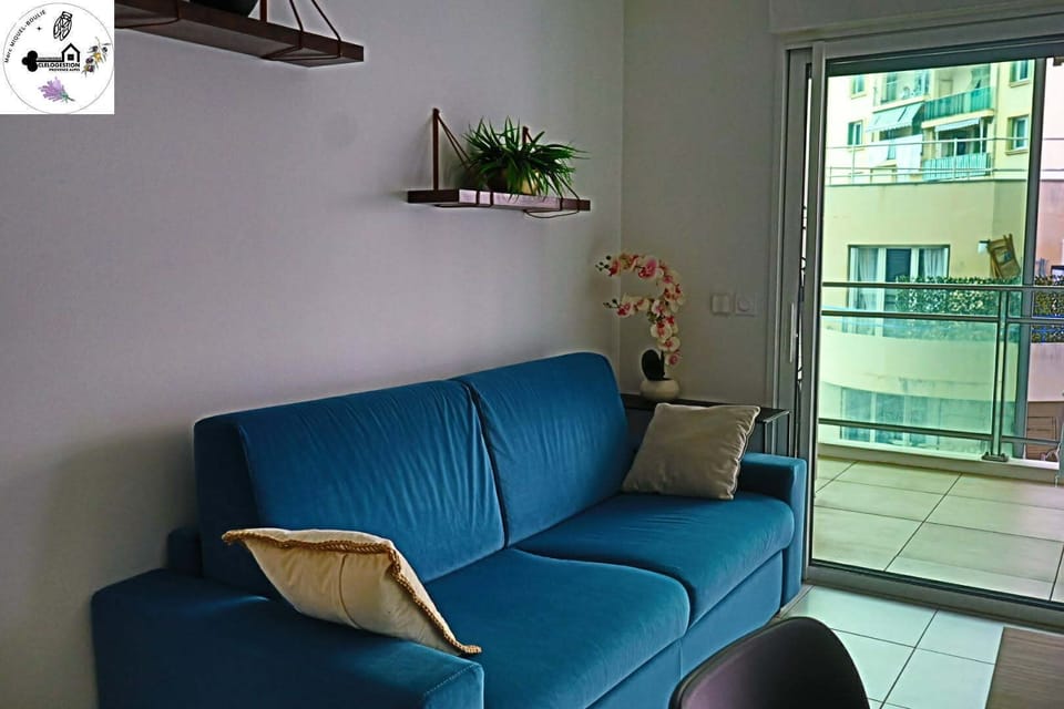 Comfort Apartment, 1 Queen Bed with Sofa bed, Balcony, Partial Sea View | Living area