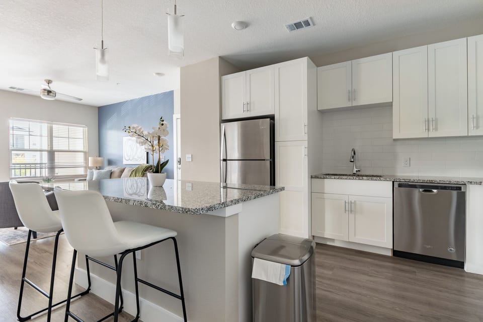 Apartment (1 Bedroom) | Private kitchen | Fridge, microwave, oven, stovetop