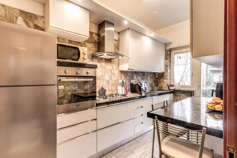 Standard Room, Balcony | Shared kitchen | Mini-fridge