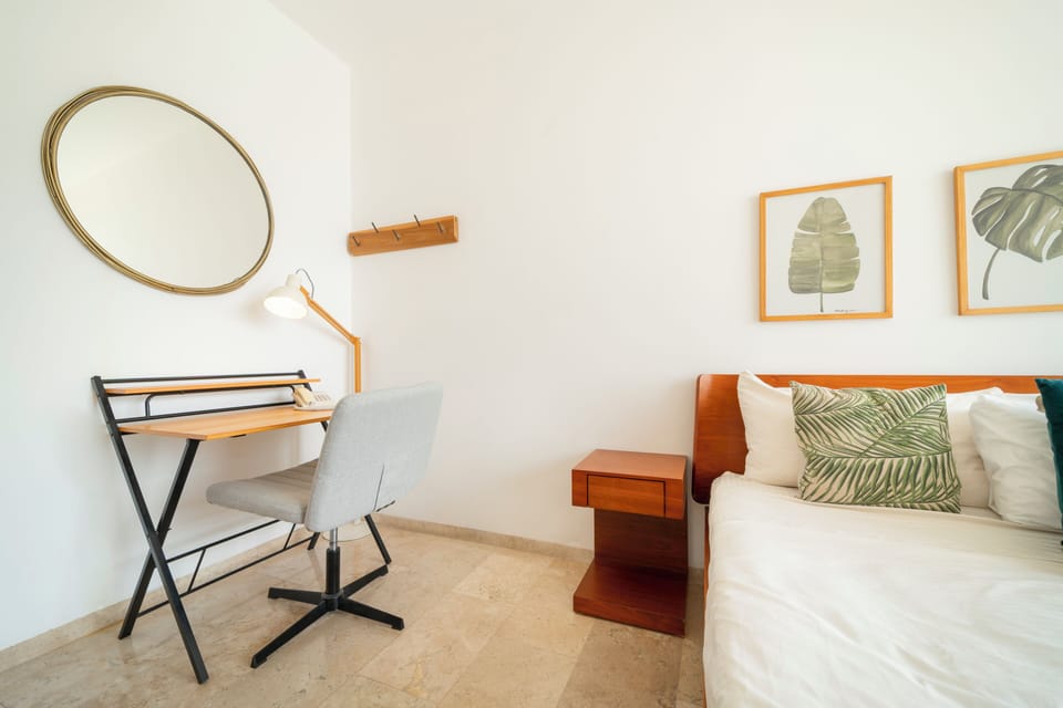 Deluxe Condo | In-room safe, free WiFi