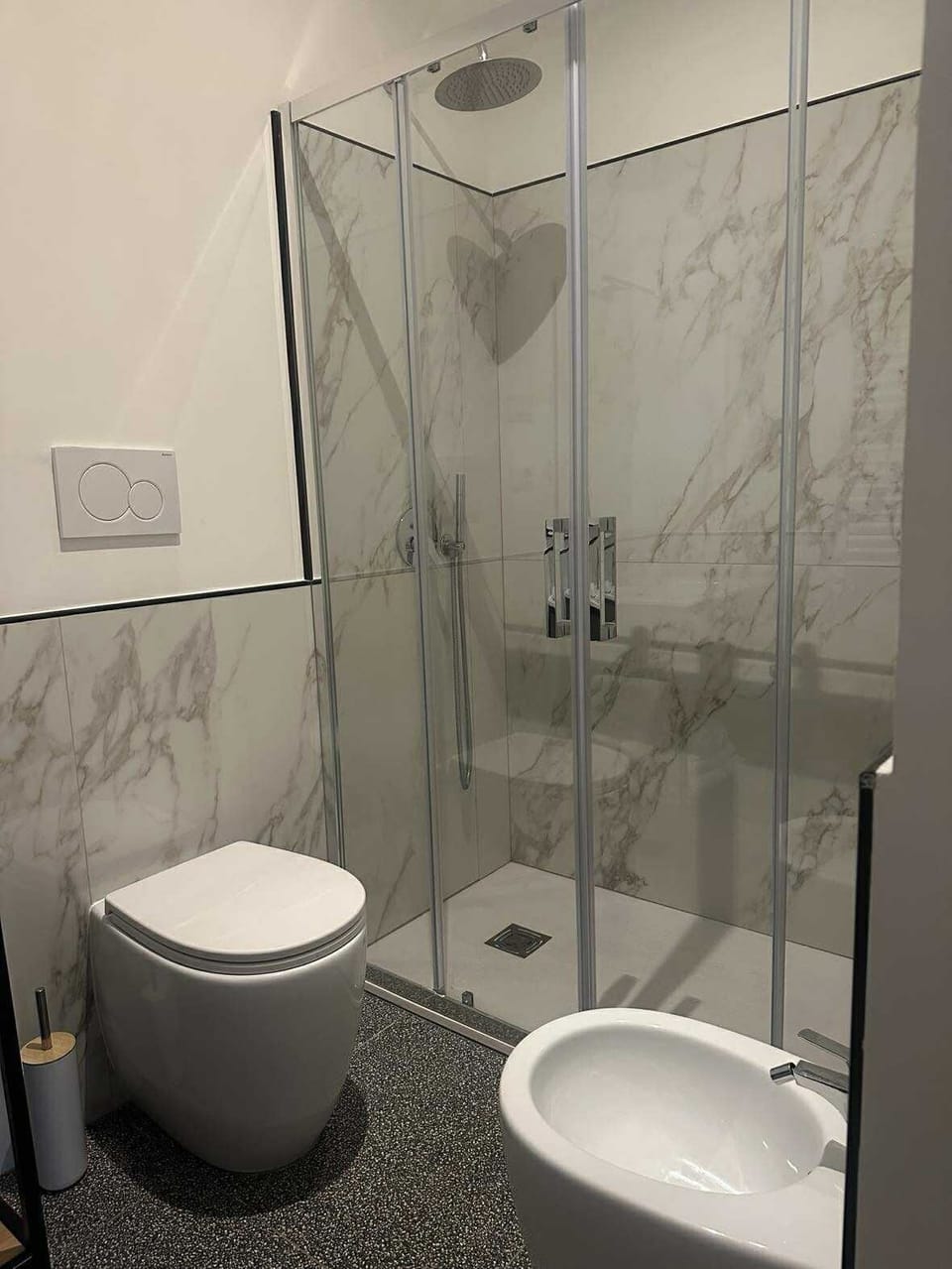 Superior Double Room, 1 Queen Bed, Ensuite, City View | Bathroom | Shower, rainfall showerhead, free toiletries, hair dryer