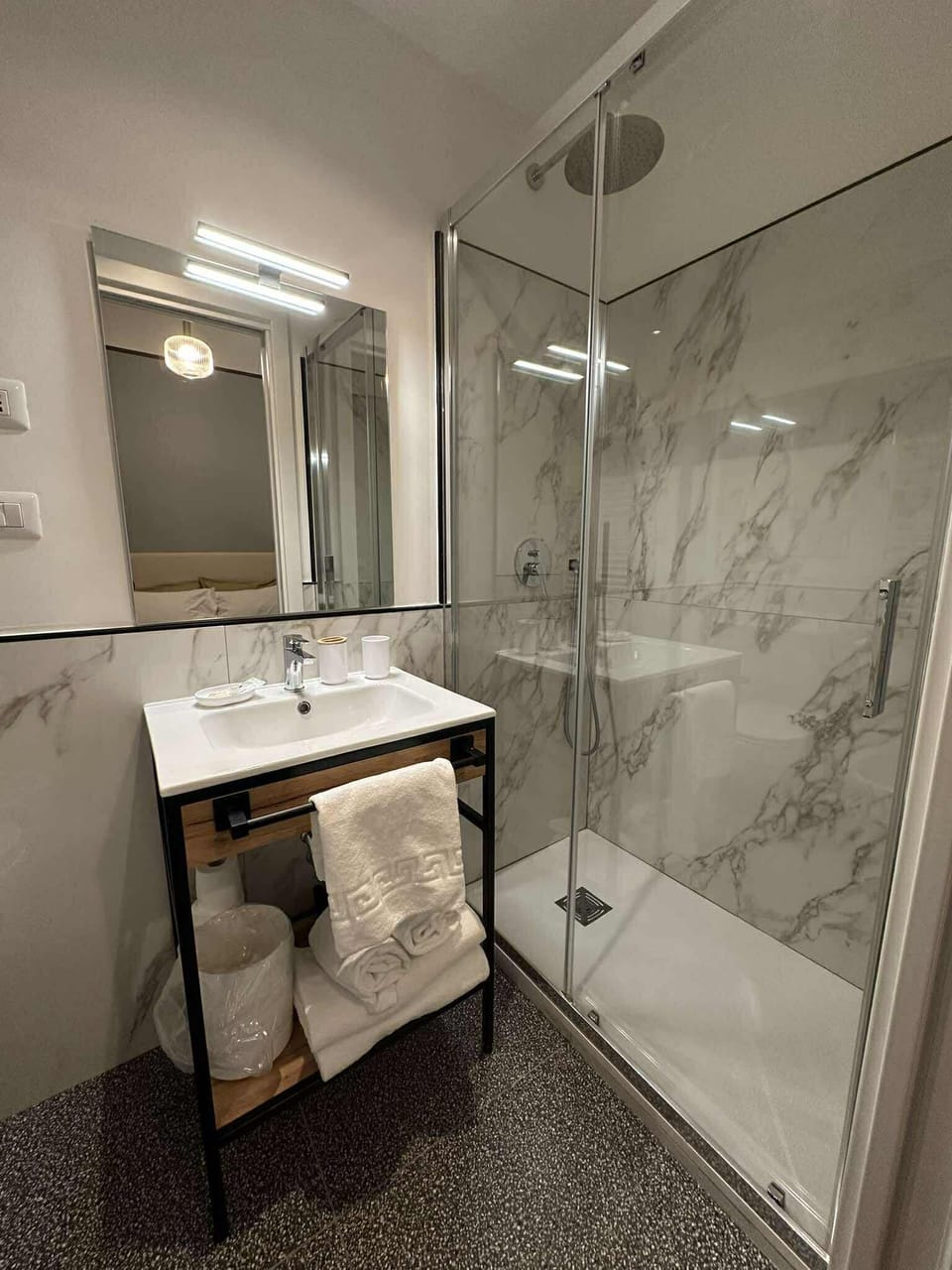 Room, 1 Double Bed, Ensuite, Courtyard View | Bathroom | Shower, rainfall showerhead, free toiletries, hair dryer
