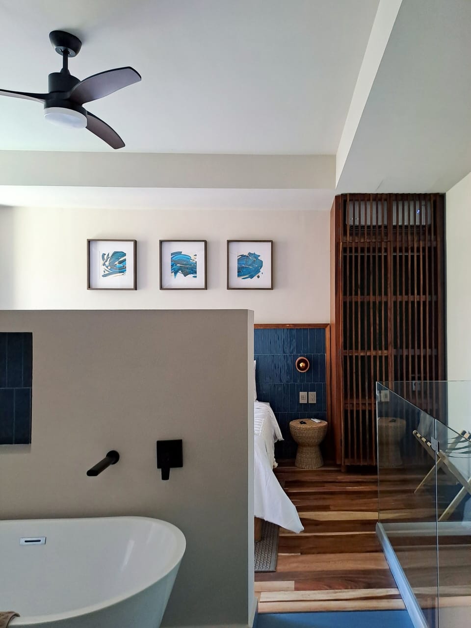 Premium Room | Laptop workspace, free WiFi