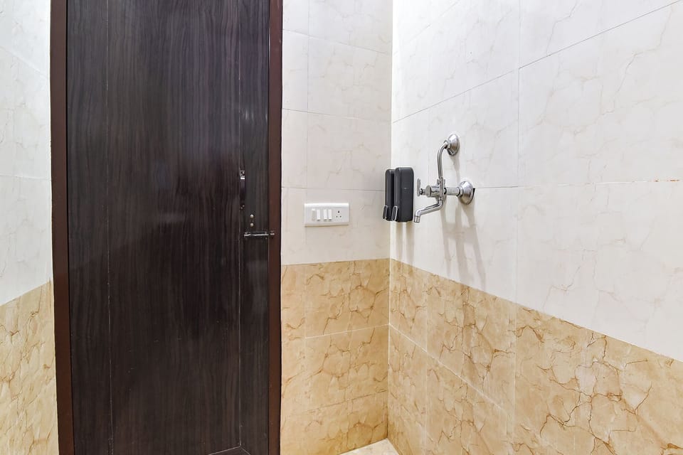 Shower, rainfall showerhead, towels