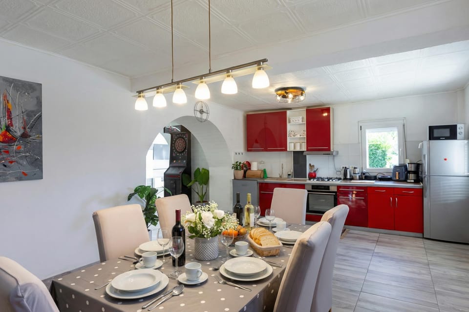 Standard House, 3 Bedrooms, 2 Bathrooms (Holiday Home Cadjo with private Pool) | Dining