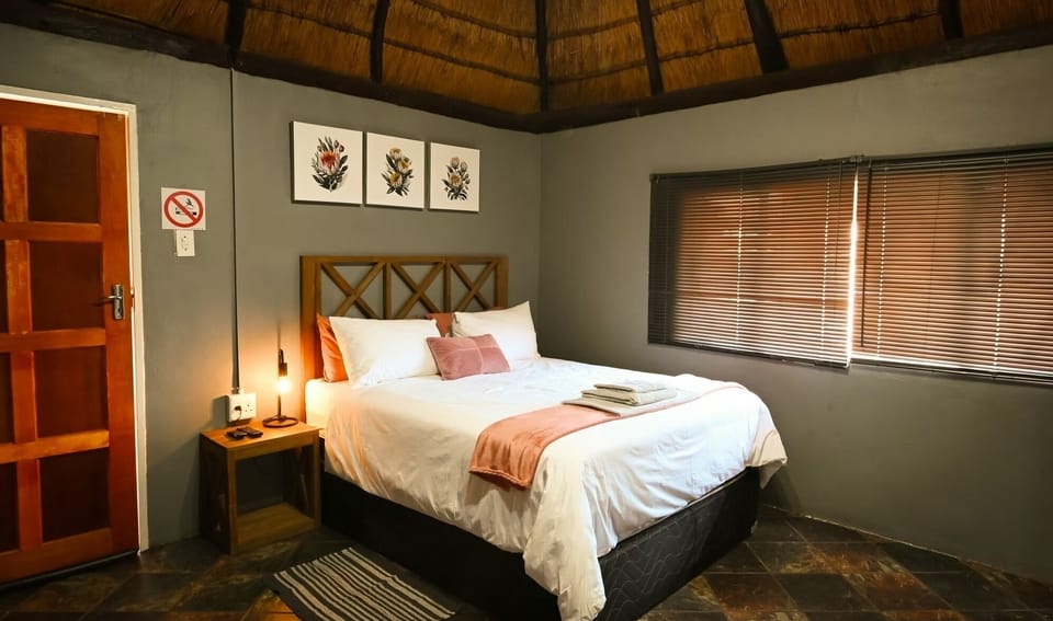 Classic Room | In-room safe, free WiFi, bed sheets