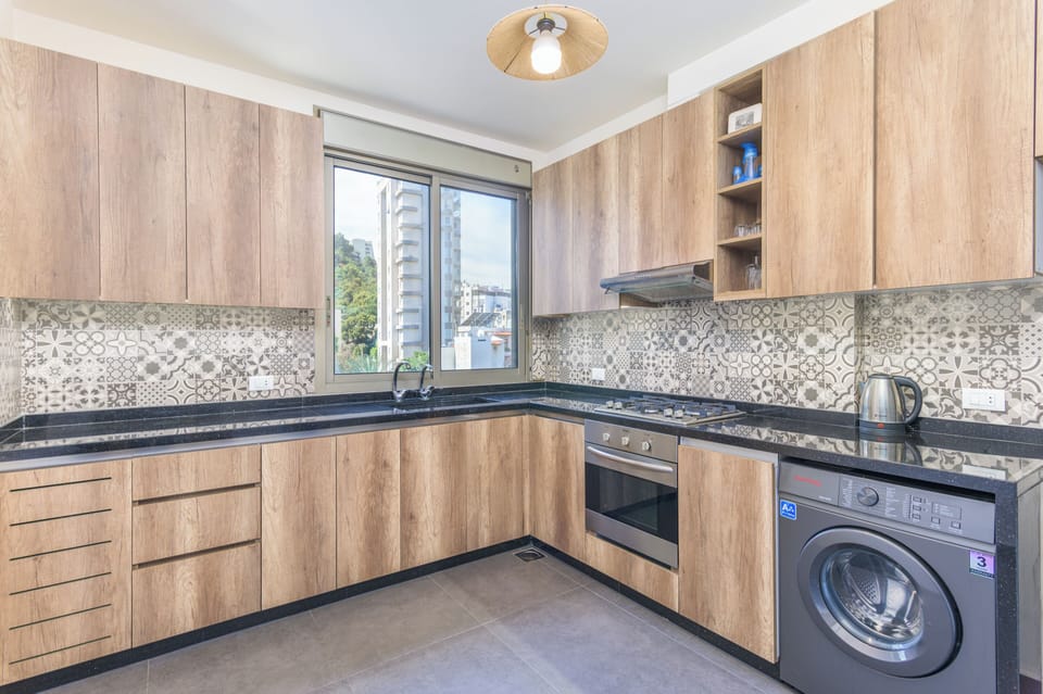 Apartment, 3 Bedrooms, Kitchen, City View | Private kitchen | Full-size fridge, microwave, oven, stovetop