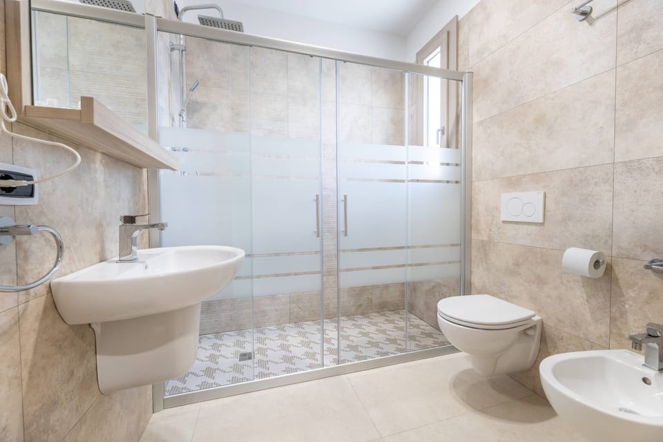Deluxe Double Room, City View | Bathroom | Bidet
