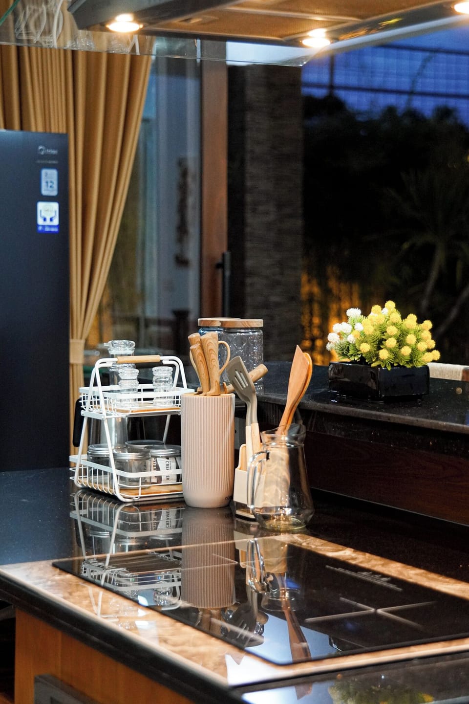 Electric kettle, toaster