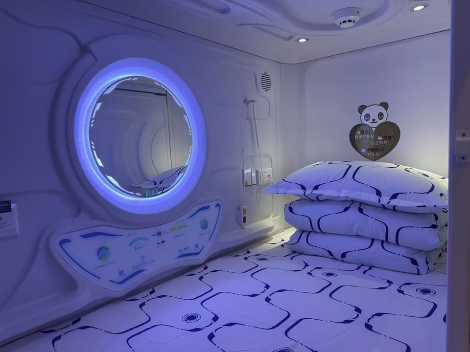 Single Room, Non Smoking | Bed sheets