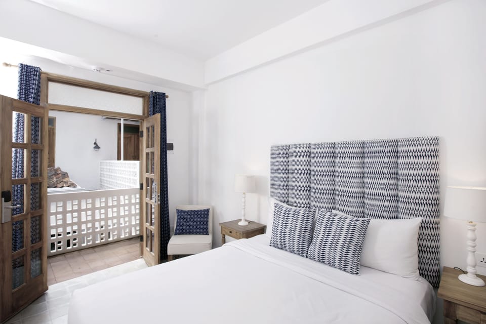 Premium bedding, desk, soundproofing, free WiFi