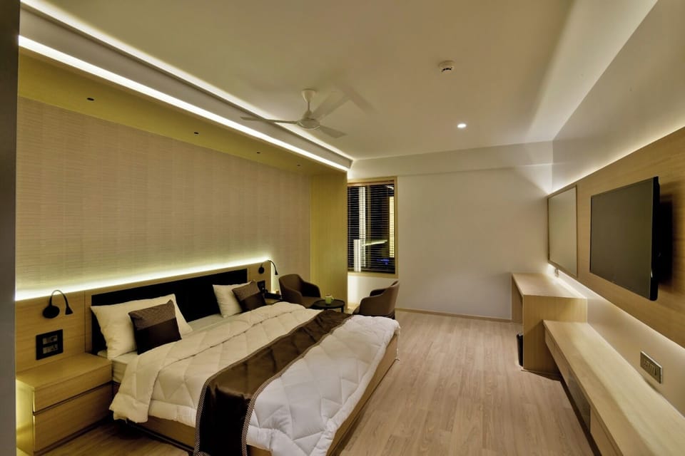 Comfort Room, City View | Laptop workspace, free WiFi, bed sheets