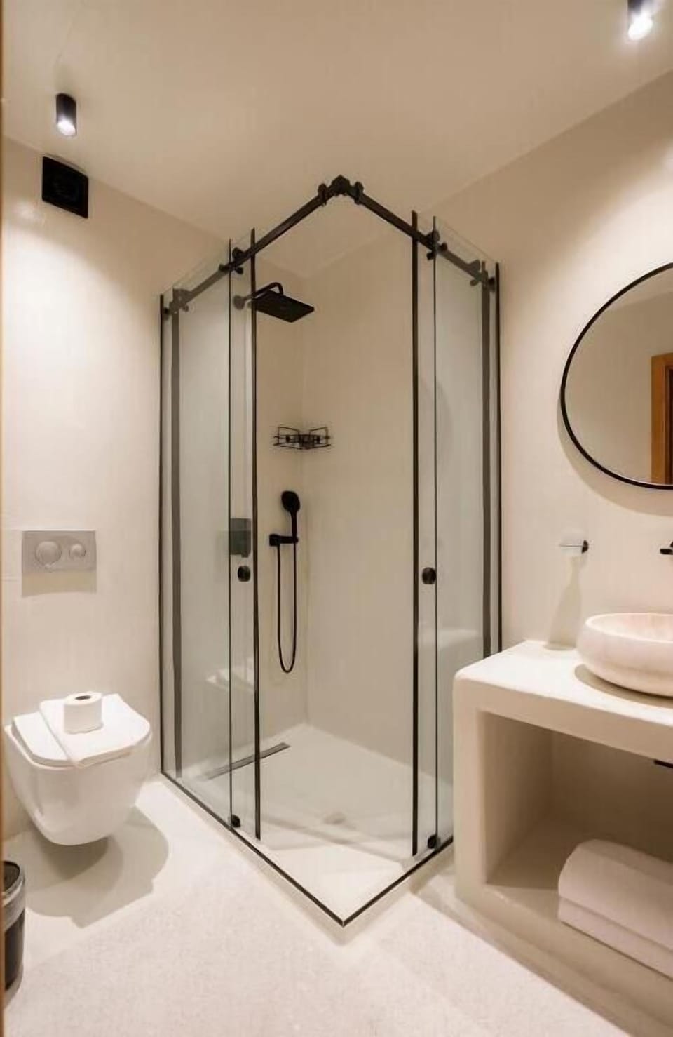 Standard Room | Bathroom | Shower, free toiletries, hair dryer, bathrobes