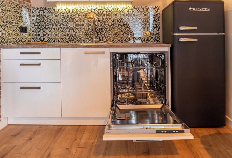 Deluxe Studio, 1 King Bed, Kitchenette, Garden View | Private kitchenette | Full-size fridge, microwave, oven, stovetop
