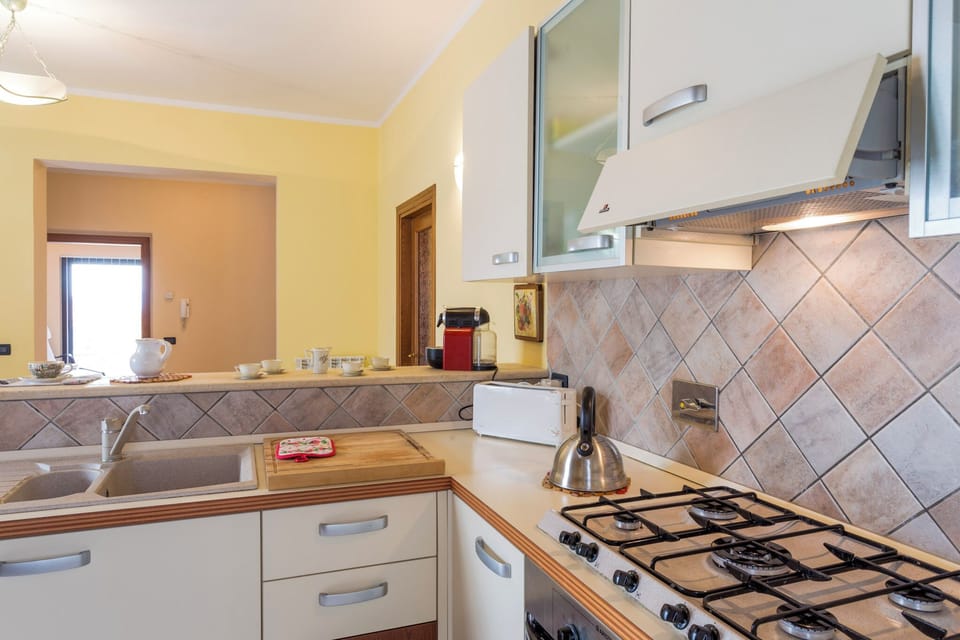 Apartment, Balcony | Private kitchen | Toaster