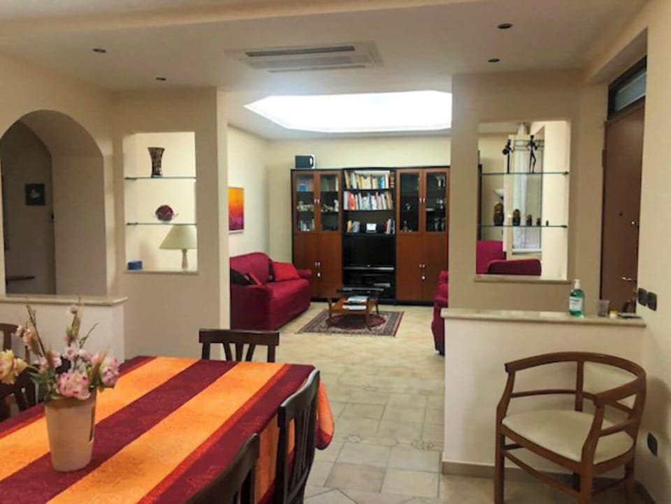 Apartment, 2 Bedrooms, Patio | Interior