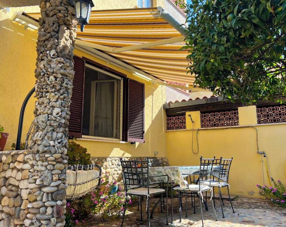 Apartment, 2 Bedrooms, Patio | Outdoor dining