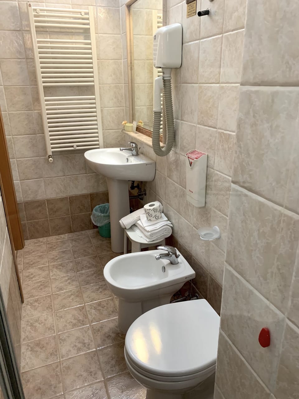 Double or Twin Room | Bathroom | Shower, free toiletries, hair dryer, bidet