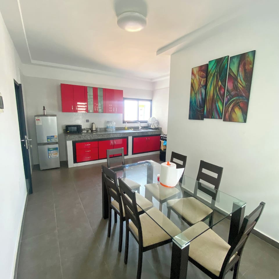 Apartment, 2 Bedrooms | Dining room