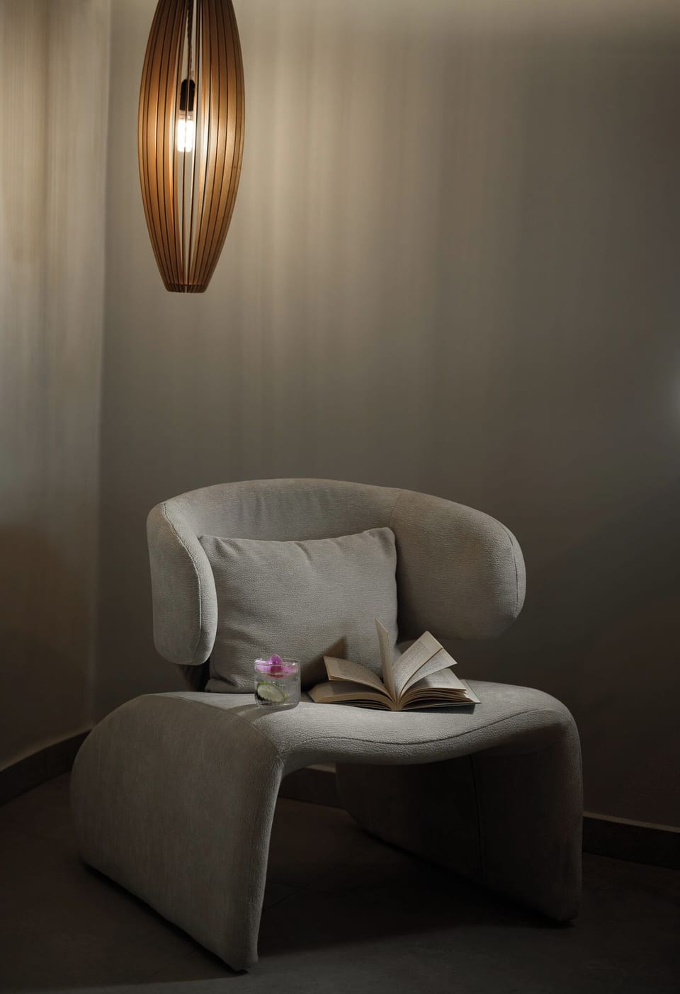 Junior Suite | Living room | 32-inch flat-screen TV with satellite channels
