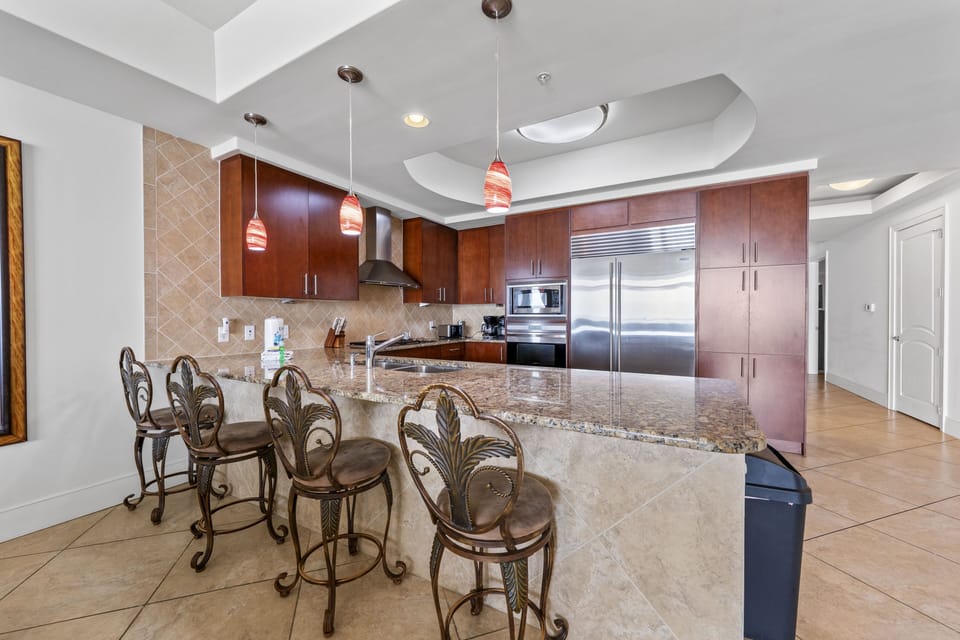 Signature Condo, 3 Bedrooms, Balcony, Beach View | Private kitchen | Fridge, microwave, oven, stovetop