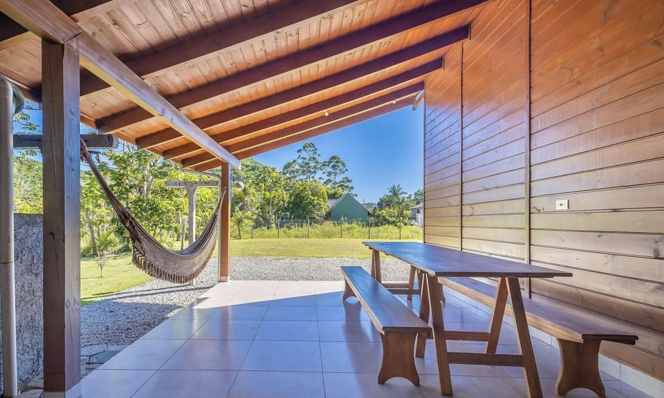 Basic Apartment | Outdoor dining