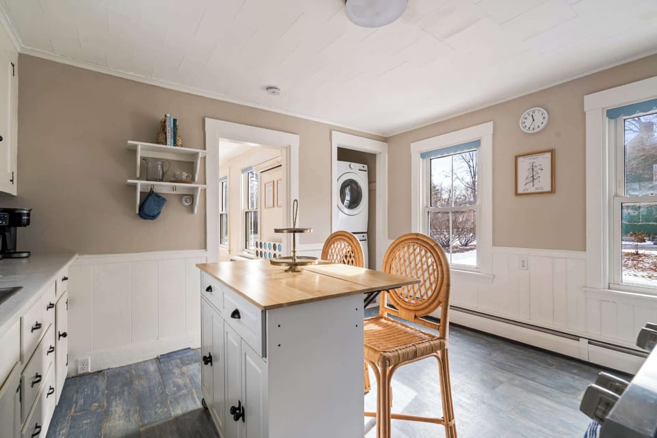 House, Multiple Beds, Fireplace, Garden View (The Curator's Retreat) | Laundry