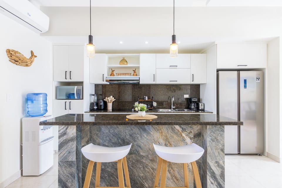 Deluxe Apartment, Pool View | Private kitchen