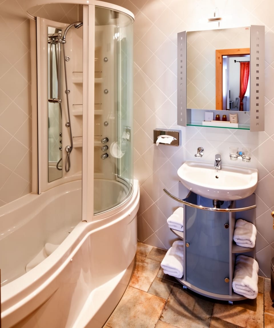 Deluxe Room, Balcony, Mountain View | Bathroom