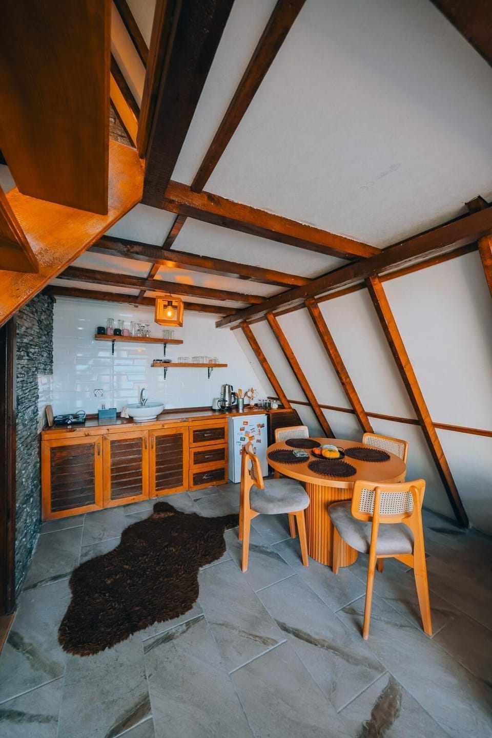 Deluxe Bungalow | Dining